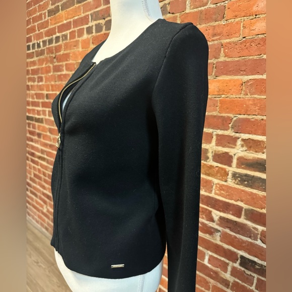 Black sweater/jacket. - Picture 5 of 7